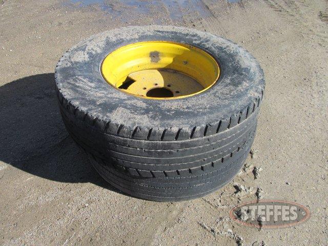 (2) 315-80R22.5 tires_0.JPG
